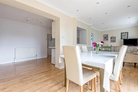 9 Dorchester Road, Worcester Park, KT4 8NW