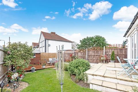 9 Dorchester Road, Worcester Park, KT4 8NW