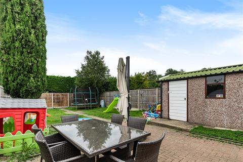 40 Clandon Close, Epsom, KT17 2NH