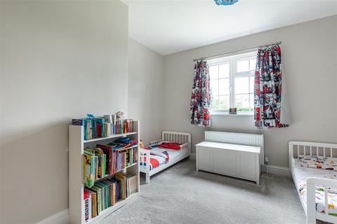 40 Clandon Close, Epsom, KT17 2NH