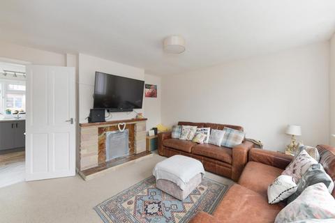 10 Carnarvon Drive, Burton Joyce, Nottingham, NG14 5ER