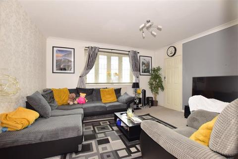 3 bedroom semi-detached house for sale - Bearing Close, Chigwell, Essex
