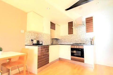 Flat 4 Oswald House, 24 - 26 Queens Road, Reading, RG1 4AU