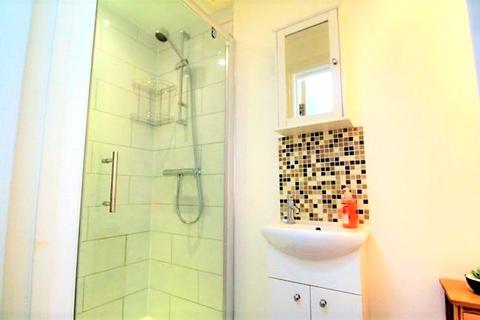 Flat 4 Oswald House, 24 - 26 Queens Road, Reading, RG1 4AU