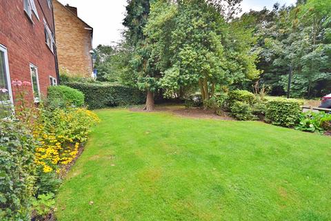 2 bedroom flat for sale, Peony Court, The Bridle Path, Woodford Green, Essex. IG8 9LY