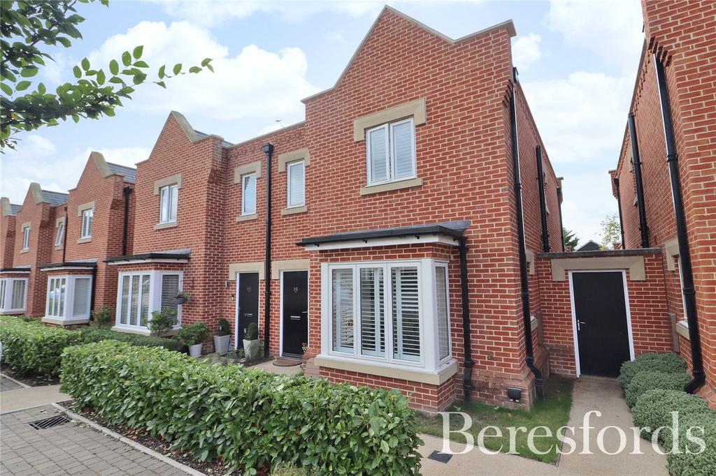 Danbury Palace Drive, Danbury, CM3 3 bed semidetached house £575,000