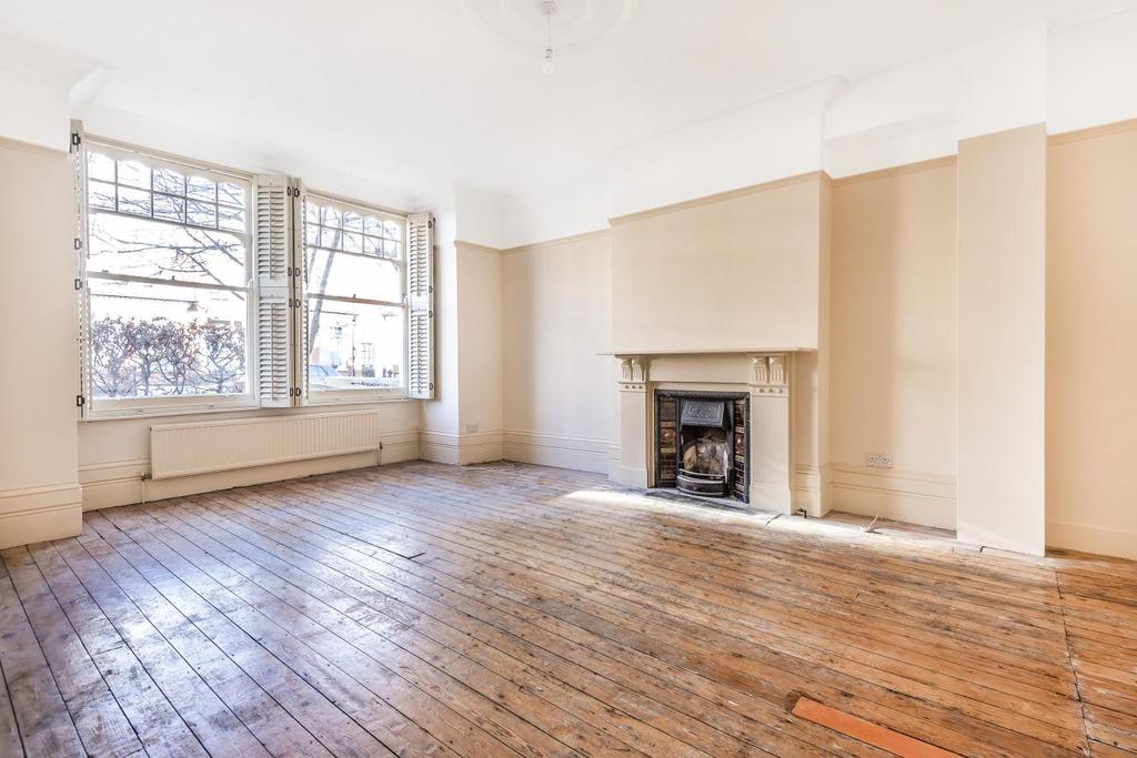 Veronica Road, Balham 2 bed flat £650,000