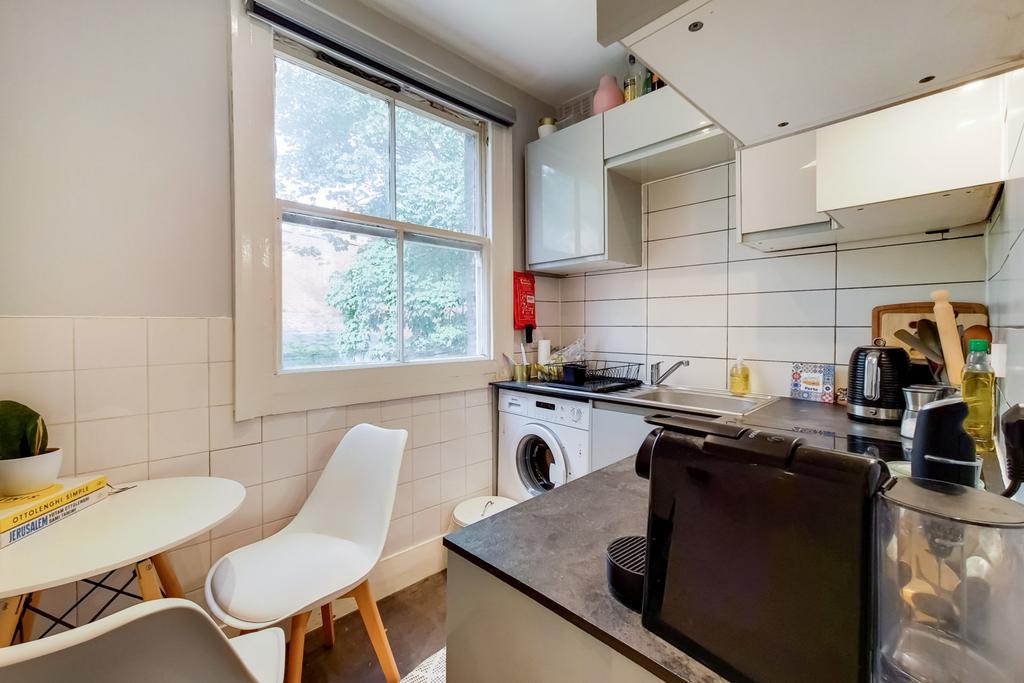 Apartment in London - View 5
