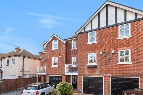 8 Lytchet Road, Bromley, BR1 4DU