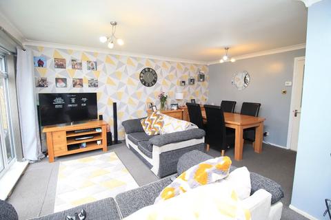 3 bedroom terraced house to rent - Cleeve Court, Glebe, Washington, Tyne and Wear, NE37
