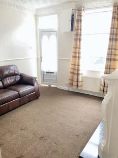 2 bedroom terraced house to rent, Dickinson Terrace, Featherstone WF7