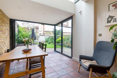 11 Braxted Park, London, SW16 3DW
