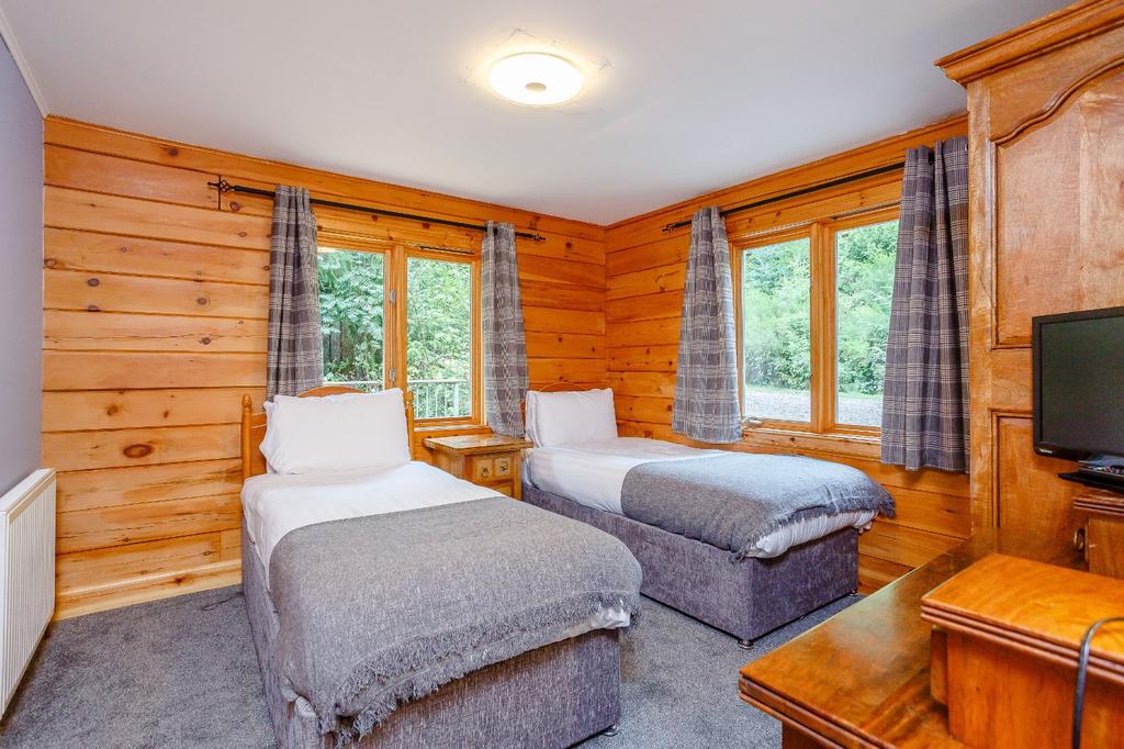 Lodges On Loch Ness