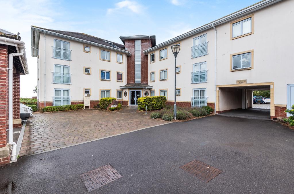 Trinity Way, Minehead, TA24 3 bed apartment £275,000