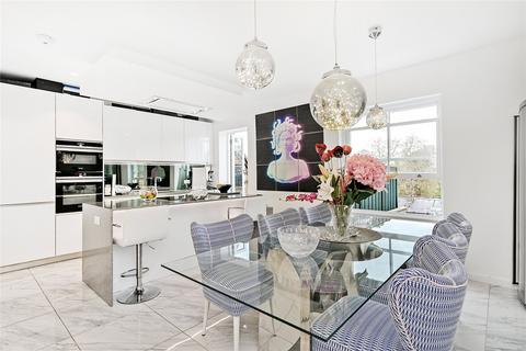 3 bedroom flat to rent, Queens Gate, South Kensington, London