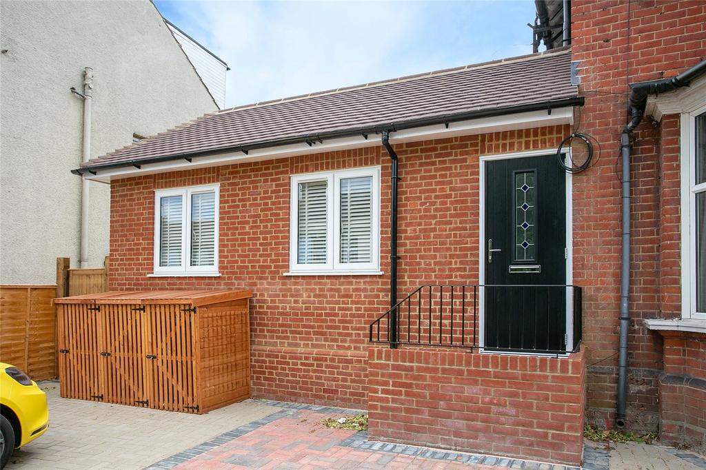Langley Road, Watford, Hertfordshire, WD17 1 bed £1,150