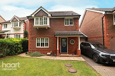 10 Newlyn Close, Orpington, BR6 9XN