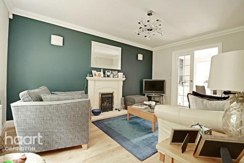 10 Newlyn Close, Orpington, BR6 9XN
