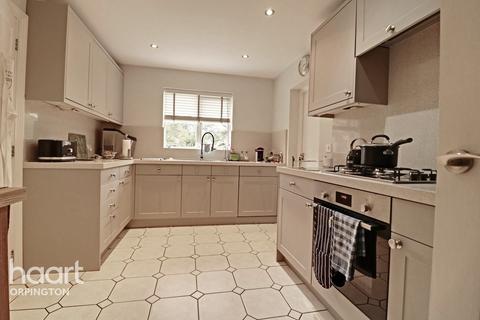 10 Newlyn Close, Orpington, BR6 9XN