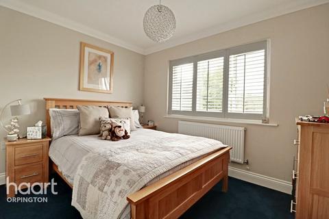 10 Newlyn Close, Orpington, BR6 9XN