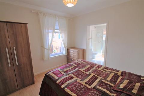 908 Carntyne Road, Glasgow, G32 6NE