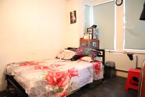 34 Temple Road, Hounslow, TW3 1XS