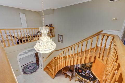 High Trees Cavendish Road, Weybridge, KT13 0JX