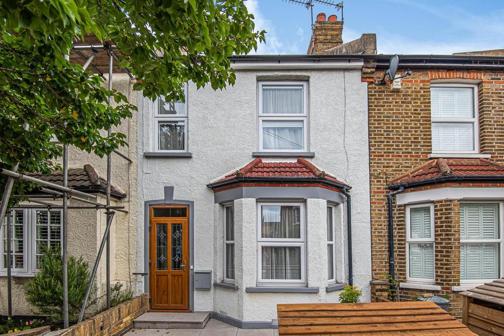 Raglan Road, Bromley 2 bed terraced house for sale £475,000