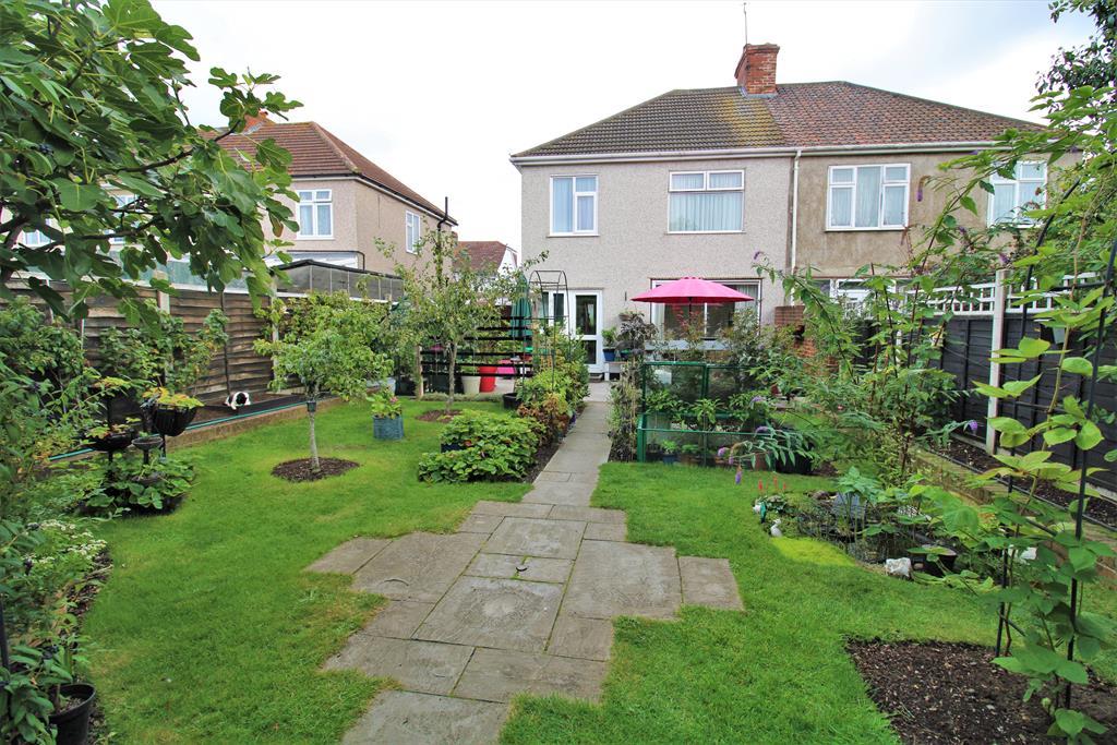 Pinnacle Hill North, Bexleyheath, DA7... 3 bed semidetached house £