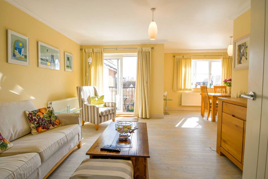 Daytona Quay, Eastbourne 2 bed flat £250,000