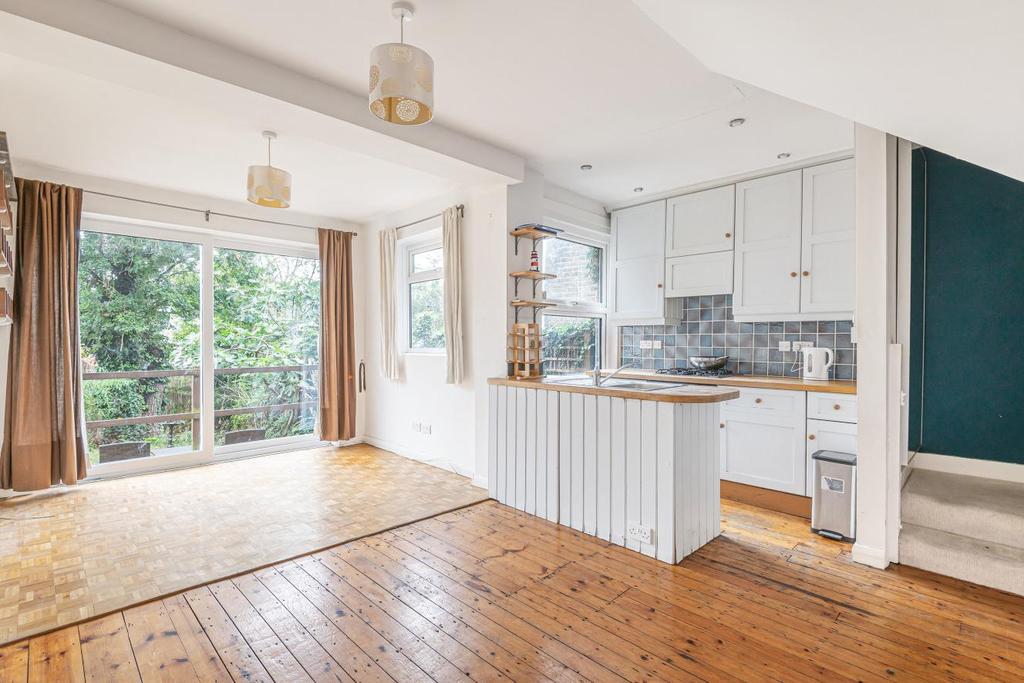 Woodland Gardens, Muswell Hill 2 bed flat £600,000