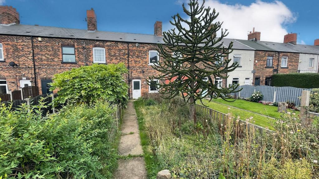 Higham Common Road, Higham, Barnsley... 3 bed terraced house £700 pcm