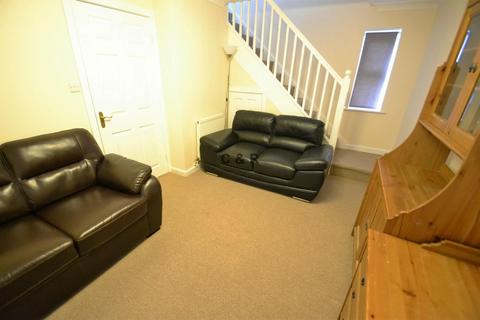 3 bedroom terraced house to rent, Blanchard St, Hulme, Manchester. M15 5PN