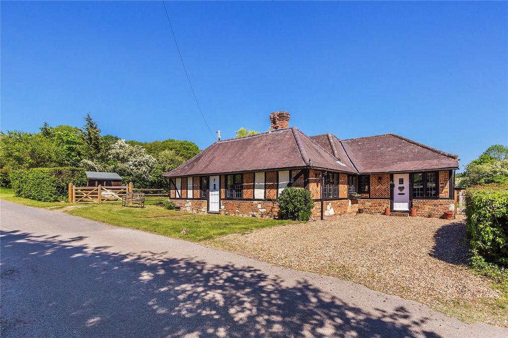 Itchingwood Common Road, Limpsfield, Oxted, Surrey, RH8 4 bed bungalow