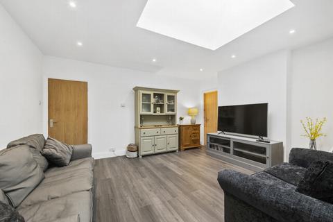 23 Willow Grove, Ruislip, HA4 6DG