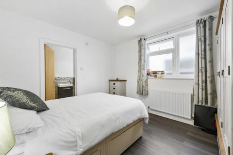 23 Willow Grove, Ruislip, HA4 6DG