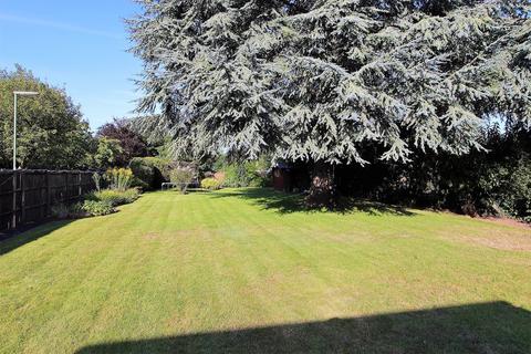14 Wallace Fields, Epsom, KT17 3AT