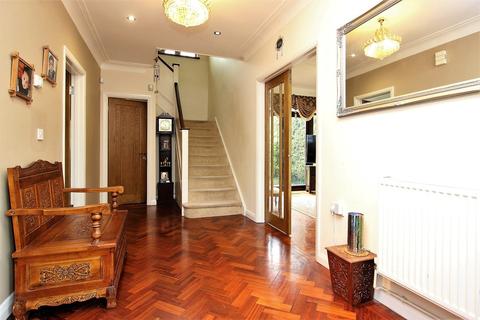 14 Wallace Fields, Epsom, KT17 3AT