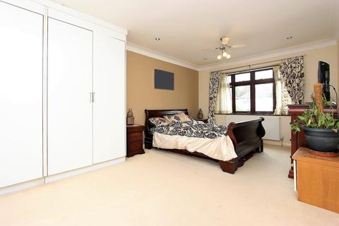 14 Wallace Fields, Epsom, KT17 3AT