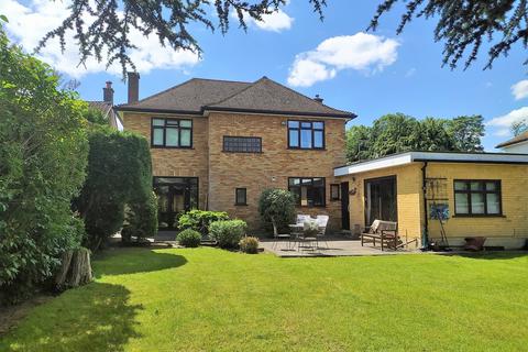 14 Wallace Fields, Epsom, KT17 3AT