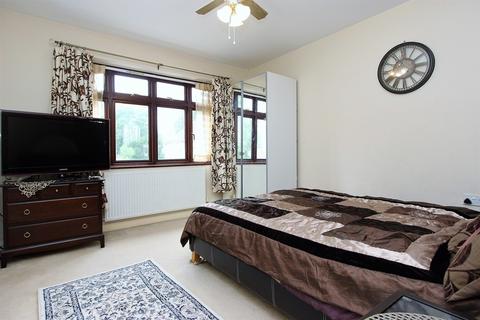 14 Wallace Fields, Epsom, KT17 3AT