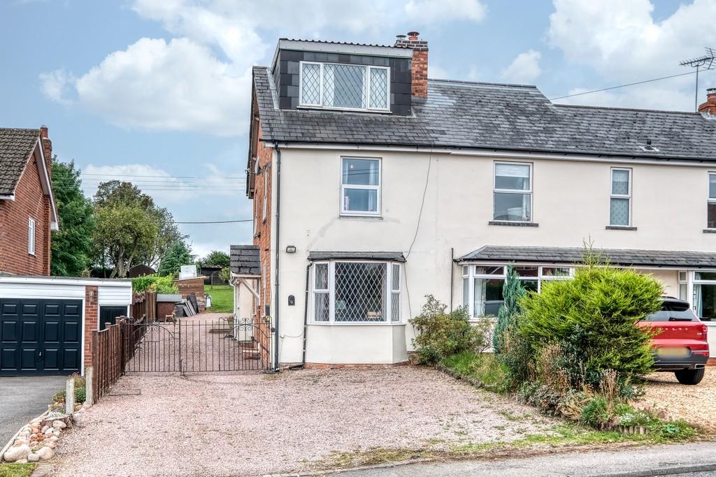Stourbridge Road, Fairfield, Bromsgrove, B61 9LR 4 bed semidetached