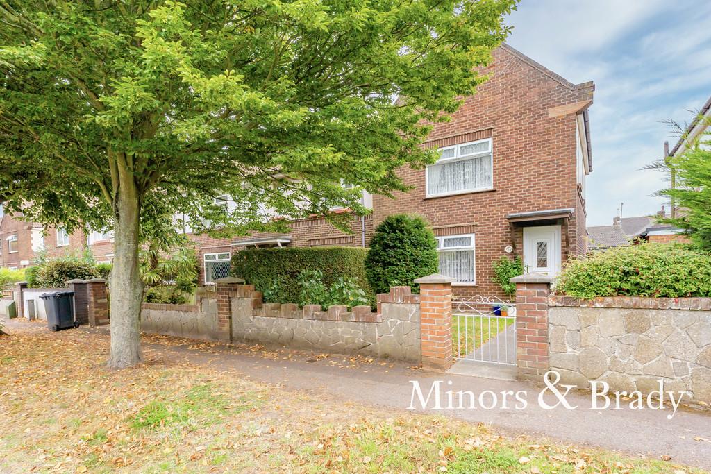 Lawn Avenue, Great Yarmouth 3 bed end of terrace house £180,000