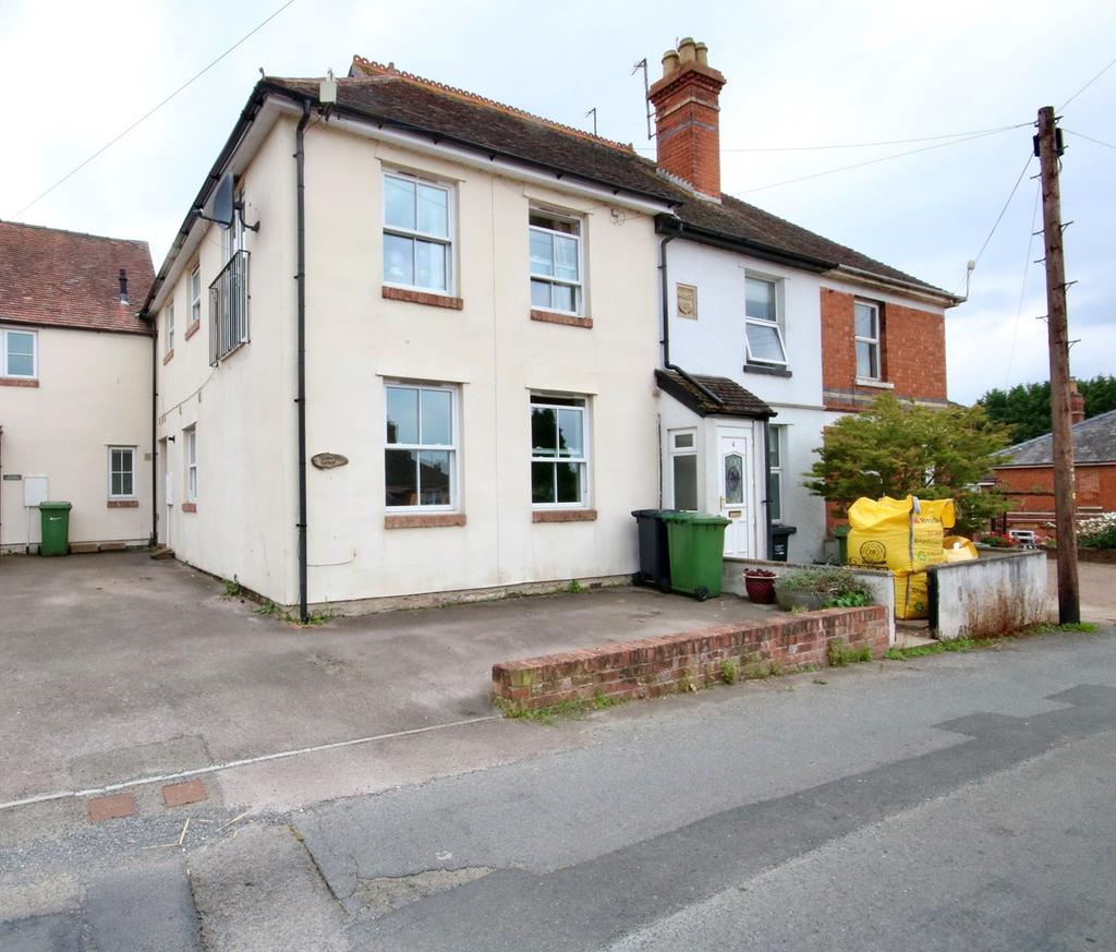 Victoria Road, Ledbury, HR8 2 bed semidetached house £650 pcm (£150 pw)