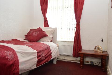 44 Cheviot Avenue, Oldham, OL8 4HD