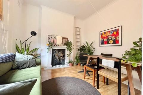 1 bedroom apartment to rent, Warneford Street, E9