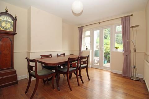 15 Benhurst Gardens, South Croydon, CR2 8NT