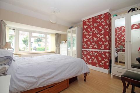 15 Benhurst Gardens, South Croydon, CR2 8NT