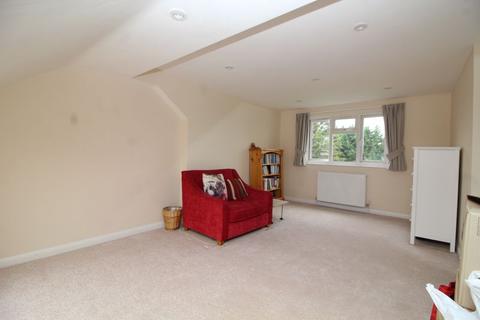 15 Benhurst Gardens, South Croydon, CR2 8NT