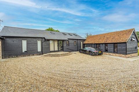 3 bedroom barn conversion to rent, Chartridge, Chesham